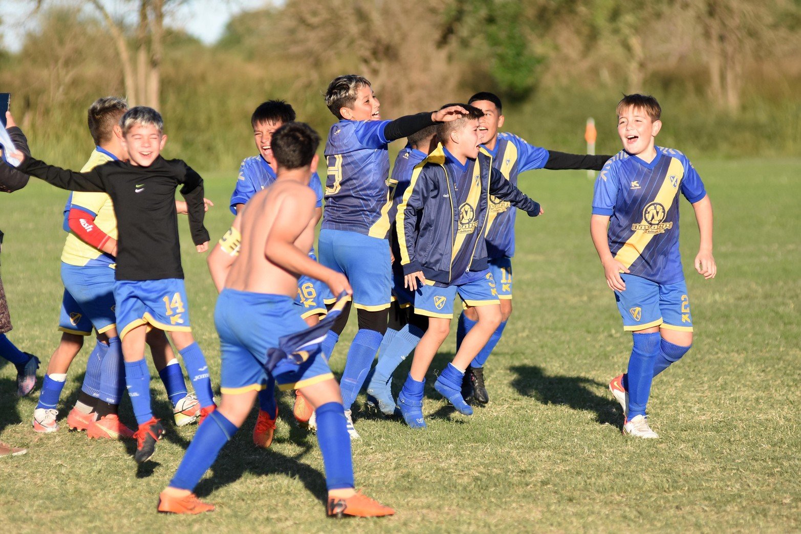 Torneo fútbol infantil en La Perla del oeste. Este domingo finalizó el campeonato que albergó a mas de 1.000 pibes de toda la región. 