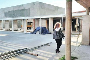 El edificio presenta un avance de entre el 60 y 70% y tenía como fecha de finalización el mes de diciembre de este año.