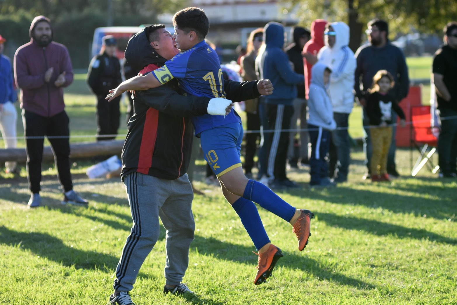 Torneo fútbol infantil en La Perla del oeste. Este domingo finalizó el campeonato que albergó a mas de 1.000 pibes de toda la región. 