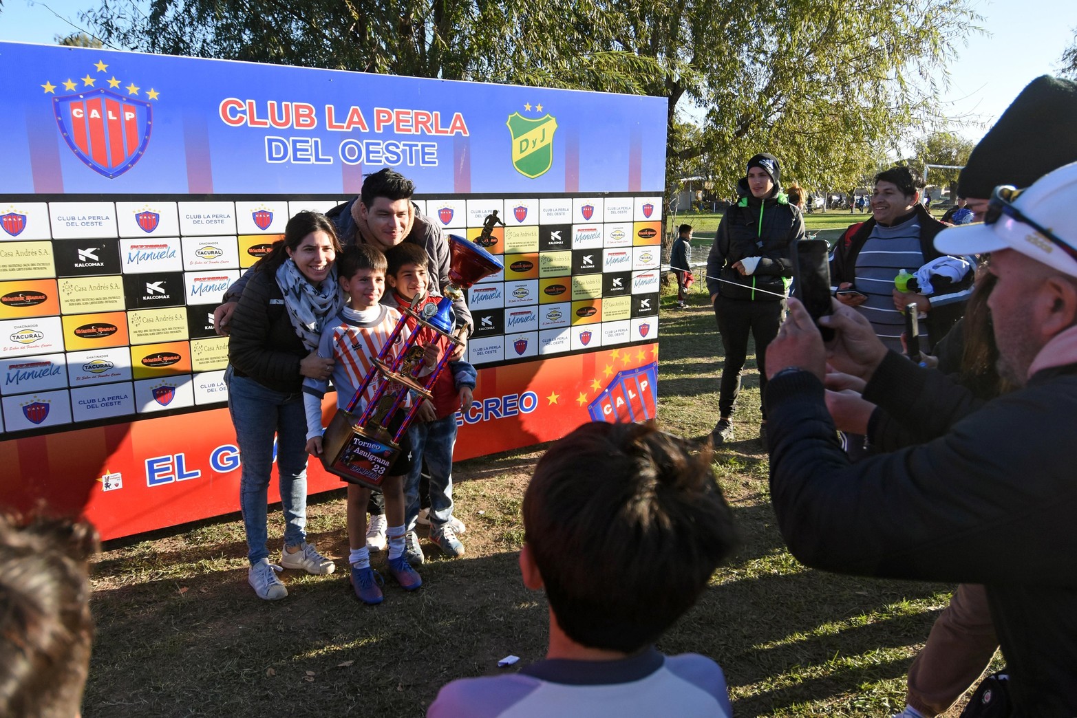 Torneo fútbol infantil en La Perla del oeste. Este domingo finalizó el campeonato que albergó a mas de 1.000 pibes de toda la región. 