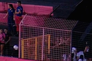 En las tribunas sólo asistieron mujeres y niños