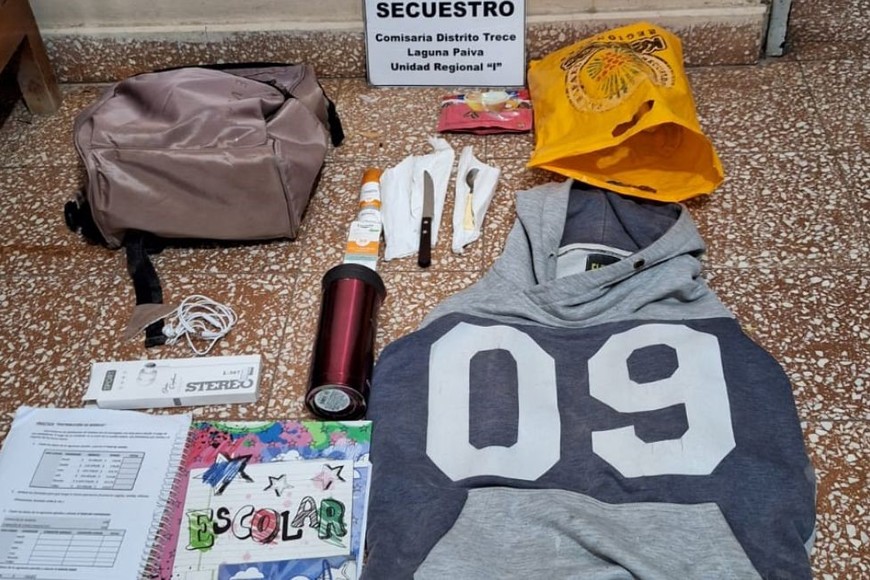 Los elementos secuestrados en poder de los delincuentes.