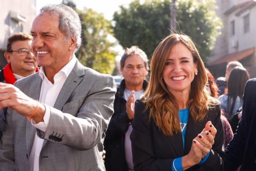 Tolosa Paz y Scioli recorriendo la empresa Cachafaz
