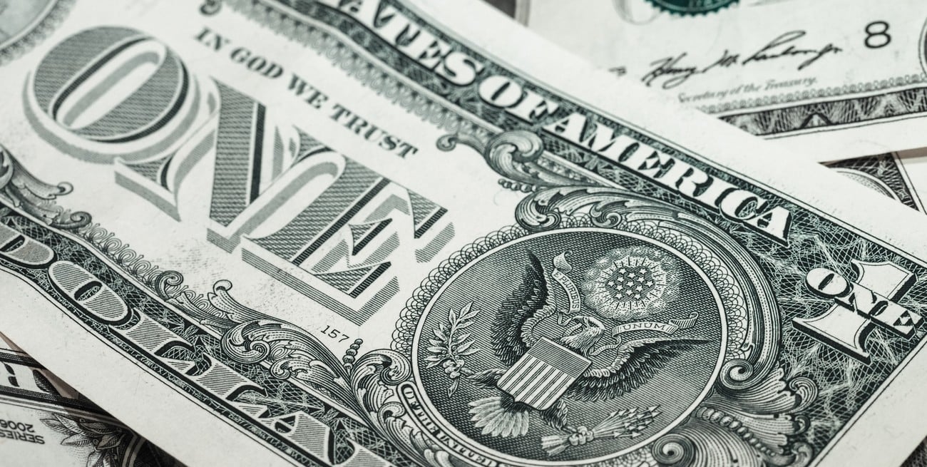 El dólar blue frenó la tendencia alcista: a cuánto cerró este viernes