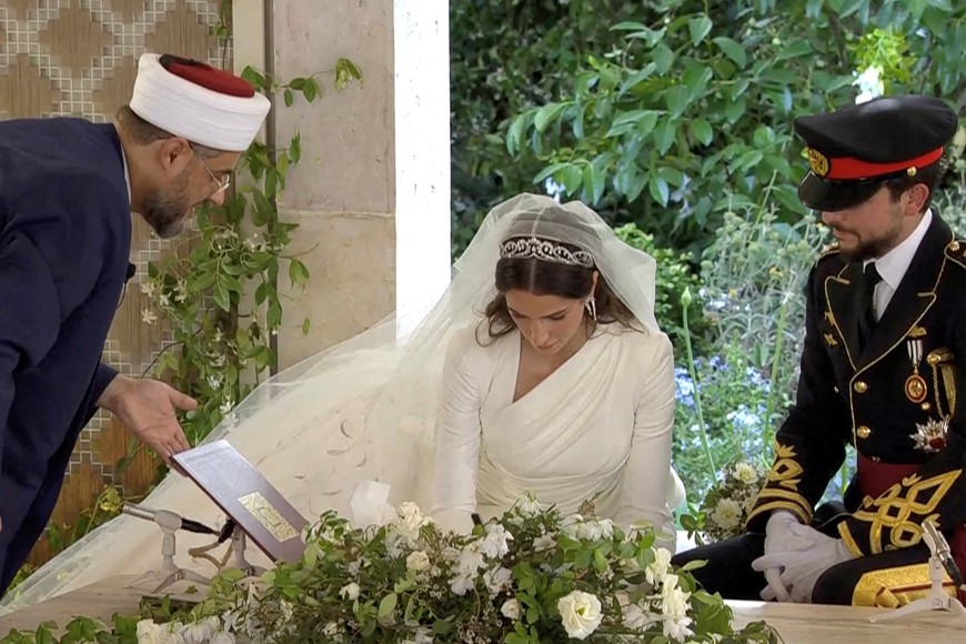 Jordan's Crown Prince Hussein and Rajwa Al Saif are seen together at their royal wedding ceremony, in Amman, Jordan, June 1, 2023 in this screen grab taken from a video. Royal Hashemite Court (RHC)/Handout via REUTERS ATTENTION EDITORS - THIS IMAGE WAS PROVIDED BY A THIRD PARTY. NO RESALES. NO ARCHIVES.     TPX IMAGES OF THE DAY