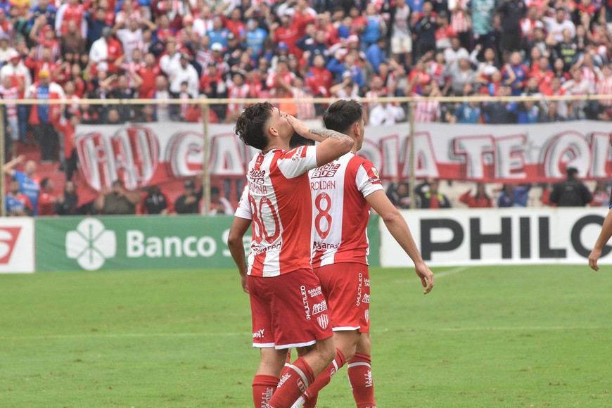 El juvenil fue ovacionado en su colegio tras marcar su primer gol. Crédito: Flavio Raina