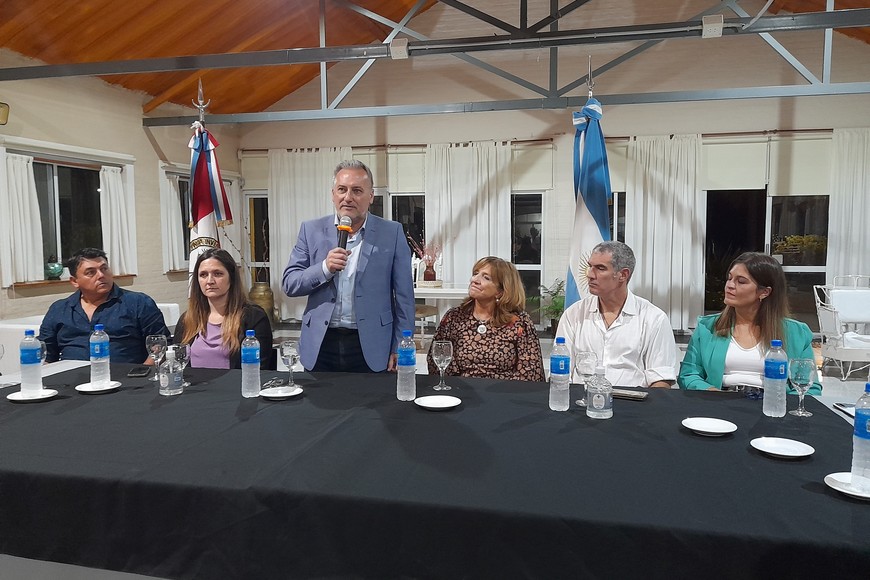 El senador Carlos Kaufmann encabezó el acto, acompañado por Marcelo Lewandowski y Silvina Frana. Crédito: Corresponsalía San Javier.
