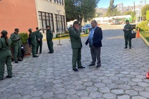 Aclararon que los militares venezolanos en Bolivia, que no tienen armas y no realizarán operaciones militares ni de acción cívica, estarán 10 días en el país.