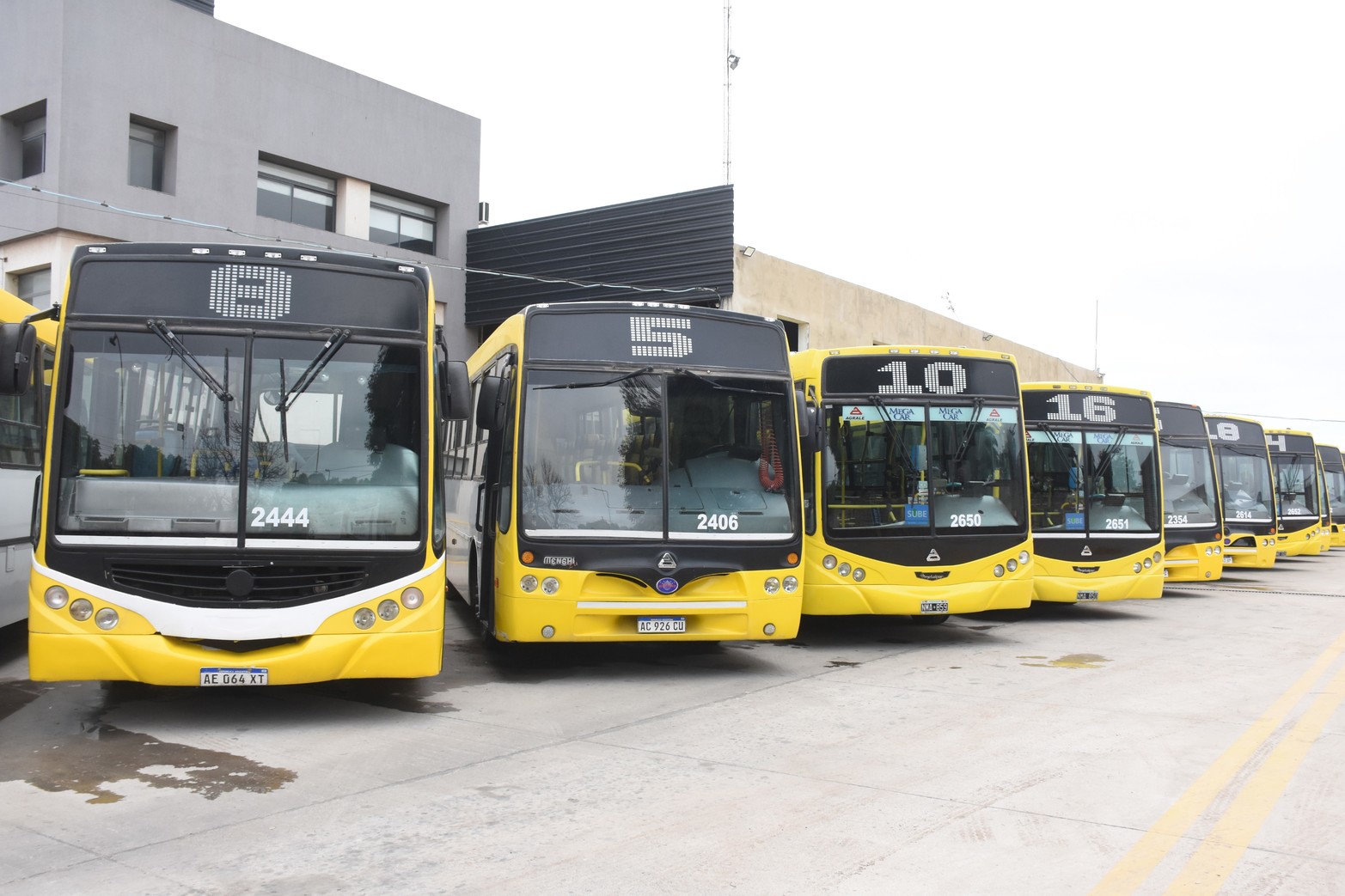 Se renuevan las unidades en el transporte urbano de Santa Fe. 
Fotos: Manuel Fabatía