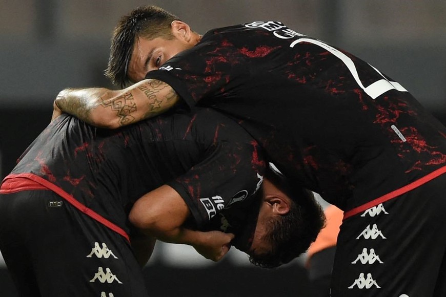 Garro y Hezze, tristes por la eliminación de Huracán de la Libertadores