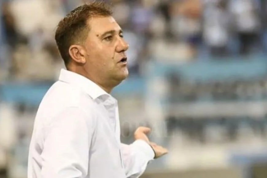 El DT fue desvinculado "de común acuerdo" según lo informado por el club de calle Grella.
