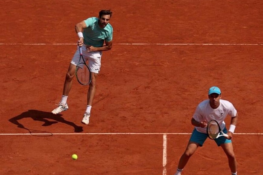 Horacio Zeballos junto a Marcel Granollers en Roland Garros.