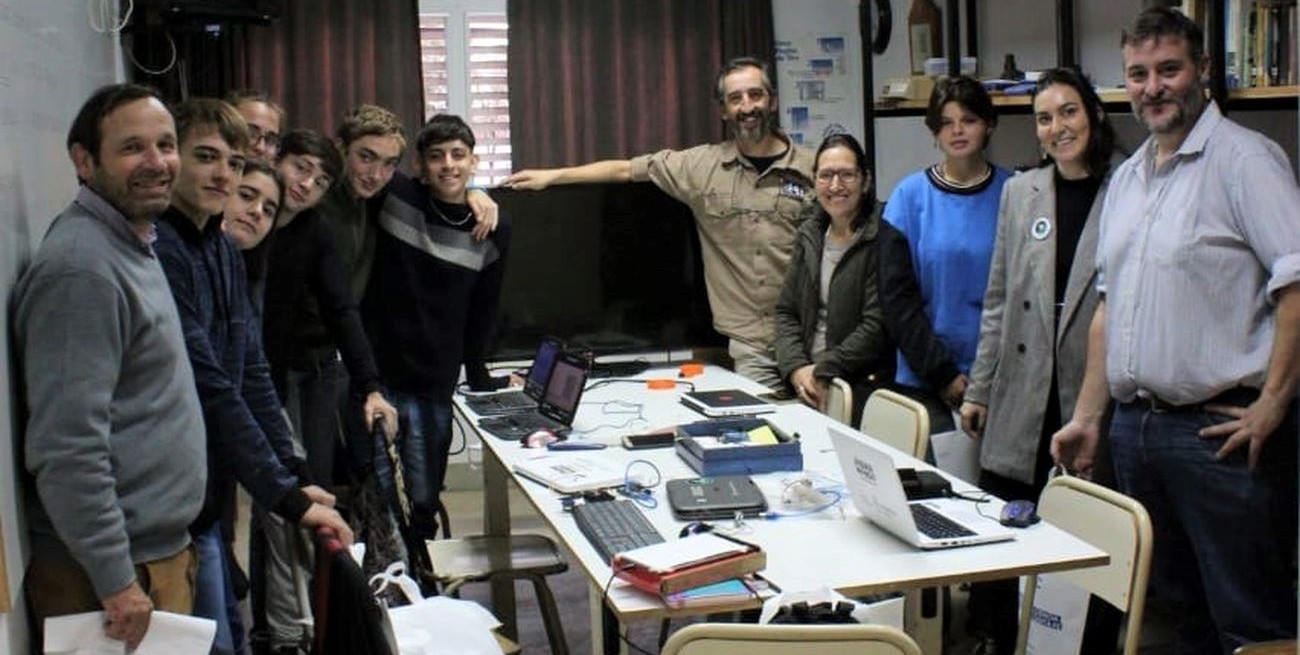 Estudiantes secundarios santafesinos construirán un satélite para la competencia CANSAT Argentina