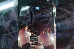 El micro que trasladaba al plantel de Racing hacia el Maracaná sufrió un accidente en la autopista.