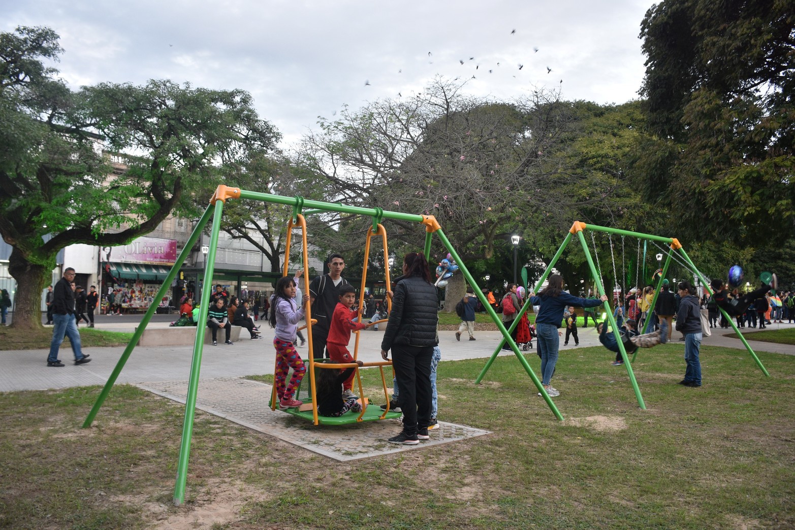 Acto de inauguración de la remozada Plaza del Soldado Argentino.
Foto: Manuel Fabatía