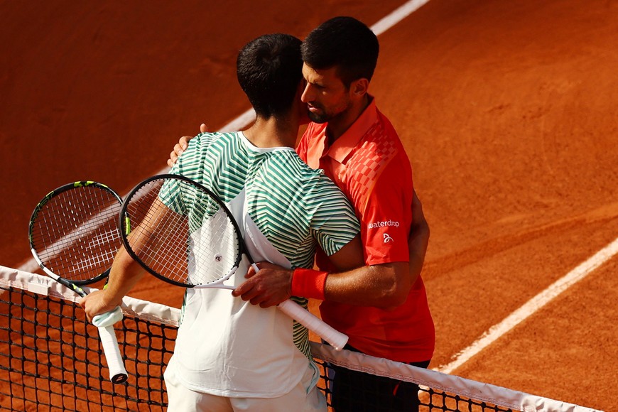 Tennis - French Open - Roland Garros, Paris, France - June 9, 2023
Serbia's Novak Djokovic with Spain's Carlos Alcaraz after winning their semi final match REUTERS/Kai Pfaffenbach