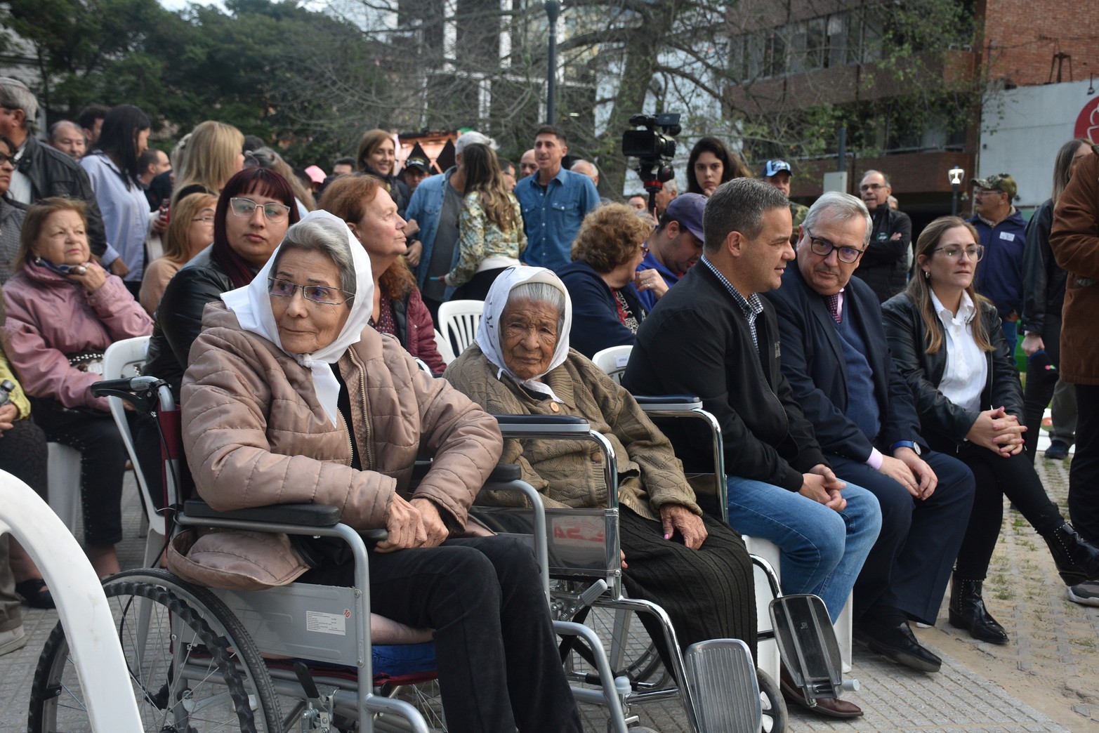 Acto de inauguración de la remozada Plaza del Soldado Argentino.
Foto: Manuel Fabatía