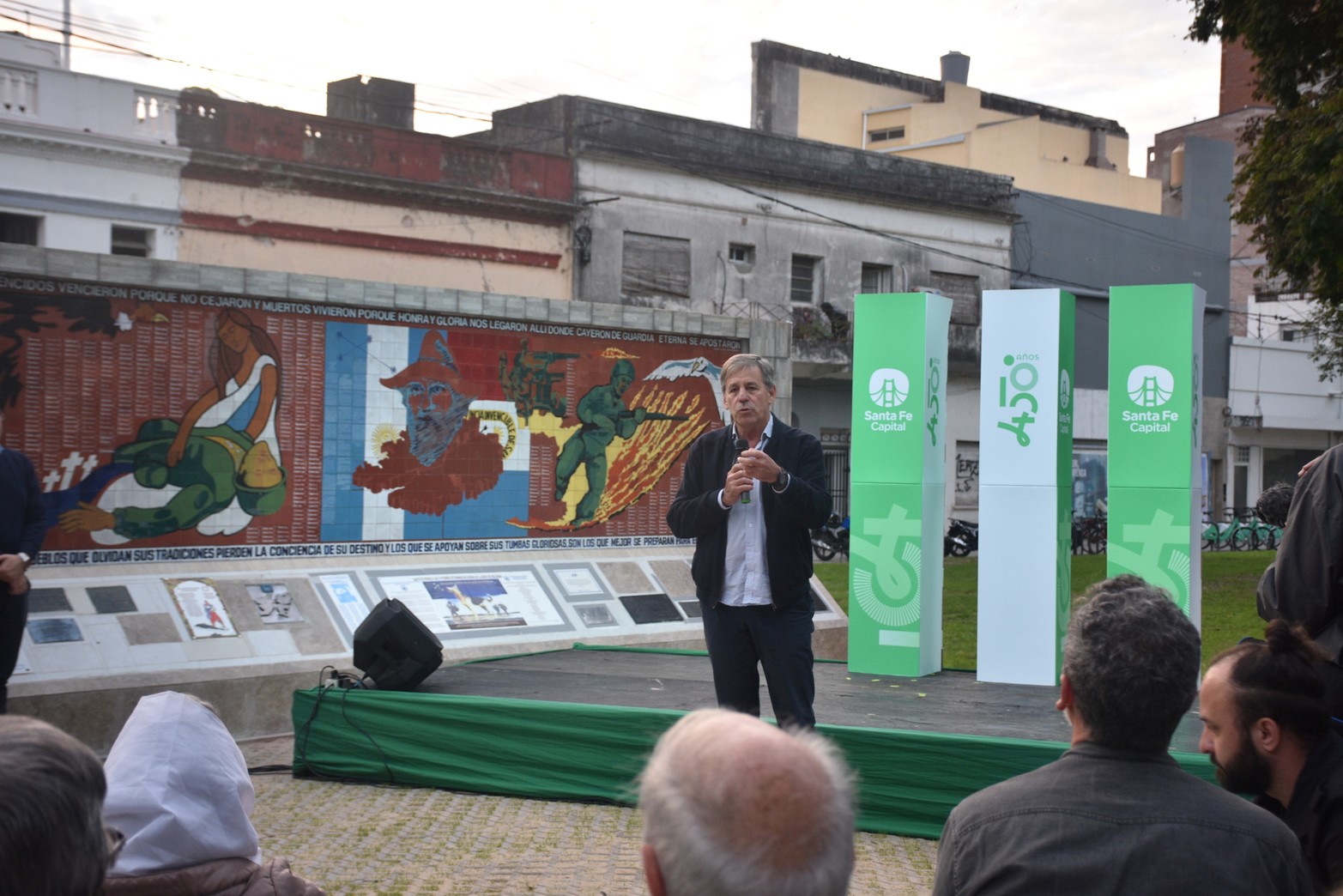 Acto de inauguración de la remozada Plaza del Soldado Argentino.
Foto: Manuel Fabatía