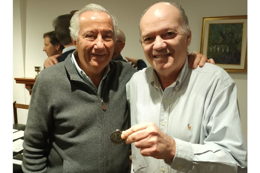 Fernando Dalla Fontana junto a Mario Florencio Vigo,  dirigente de larga trayectoria en el Lawn Tenis.