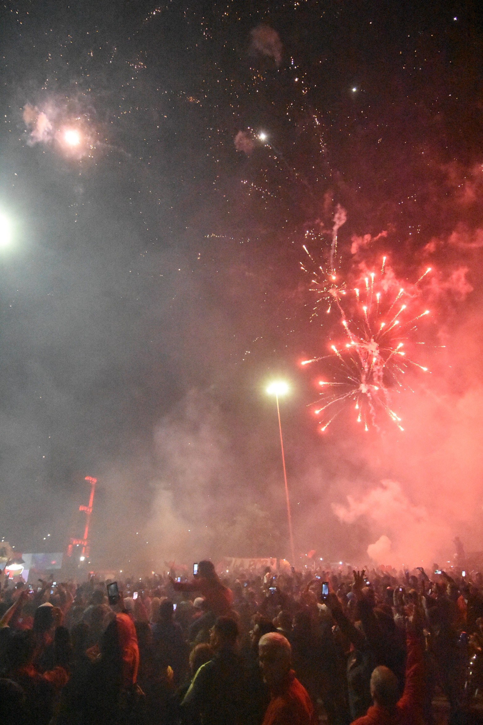 Colón festejó la estrella. La alegría de los hinchas de Colón, a dos años del título de la Copa de la Liga. El domingo pasado por la noche se recordó el glorioso viernes 4 de junio de 2021, cuando el sabalero gritó campeón y sumó así su primera estrella.