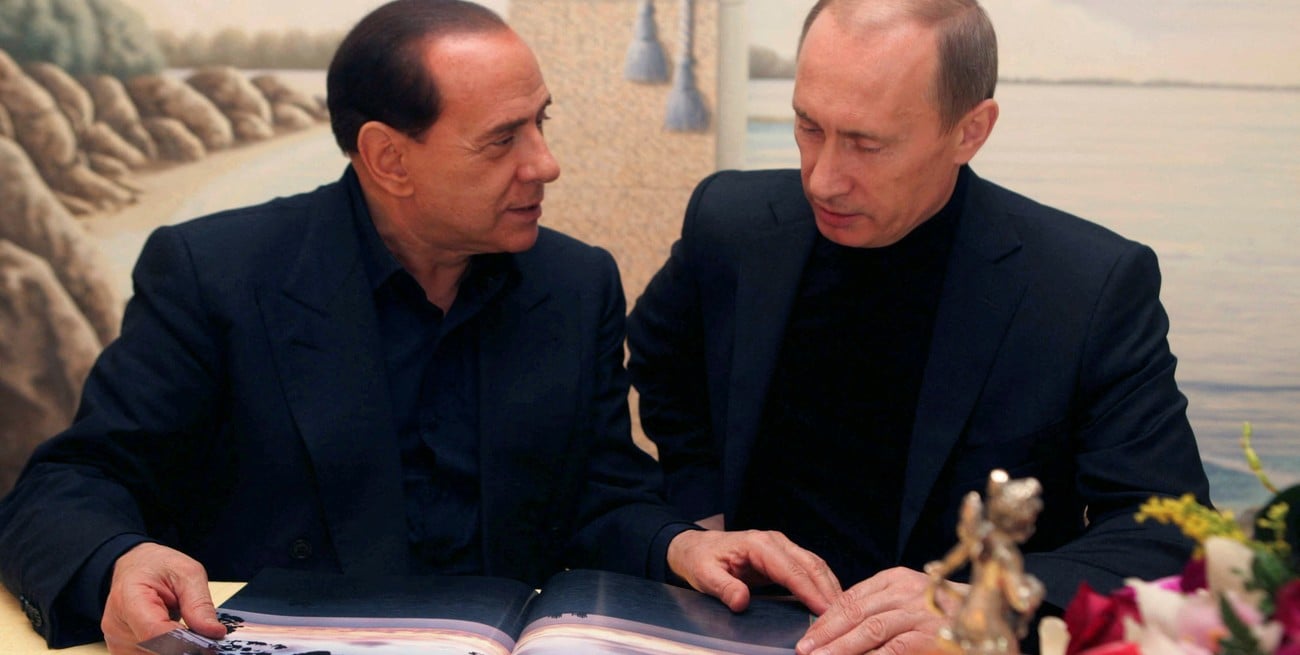 Vladimir Putin y Silvio Berlusconi. Crédito: Reuters