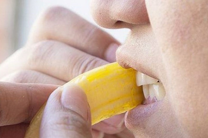 Los ácidos salicílico y cítrico presentes en la pulpa ayudan a blanquear los dientes,