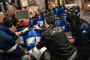 Golpe al contrabando: Decomisan 600 kilos de pseudoefedrina en Ezeiza con destino a Paraguay.