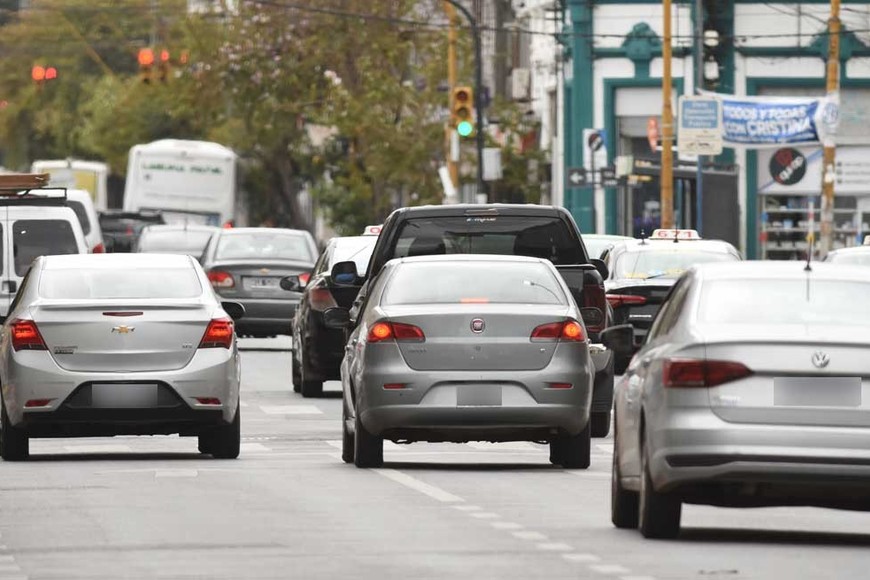 Desde este sábado cuesta más caro cargar combustible. Crédito: Mauricio Garín
