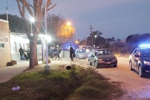 Peritos e investigadores de la AIC trabajaron en la escena del suceso.