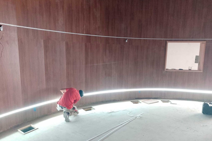 Así está quedando por dentro el planetario. Ya se adquirieron las butacas.