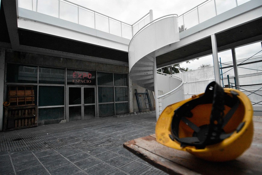 El casco de protección de un obrero, una de las instantáneas que se ven por estos días en el Centro de Observadores del Espacio.