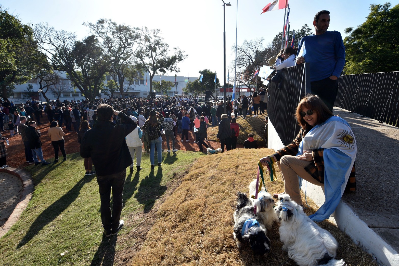 Vecinos se acercaron al acto. Algunos llevaron sus animales.