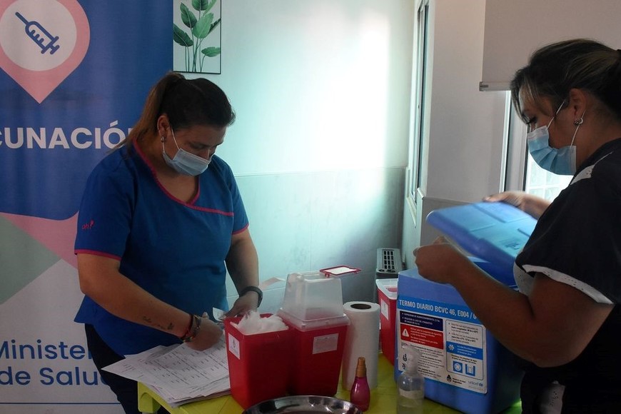 Desde la cartera sanitaria provincial destacaron que hay vacunas disponibles en vacunatorios móviles, hospitales y centros de salud. Foto: Guillermo Di Salvatore