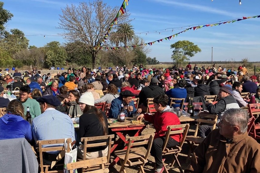 Casi mil personas compartieron la jornada en el predio comunal. Una celebración que pandemia de por medio, siempre busca impulsar el crecimiento de esta pequeña localidad, ubicada en el extremo noroeste del departamento San Jerónimo.