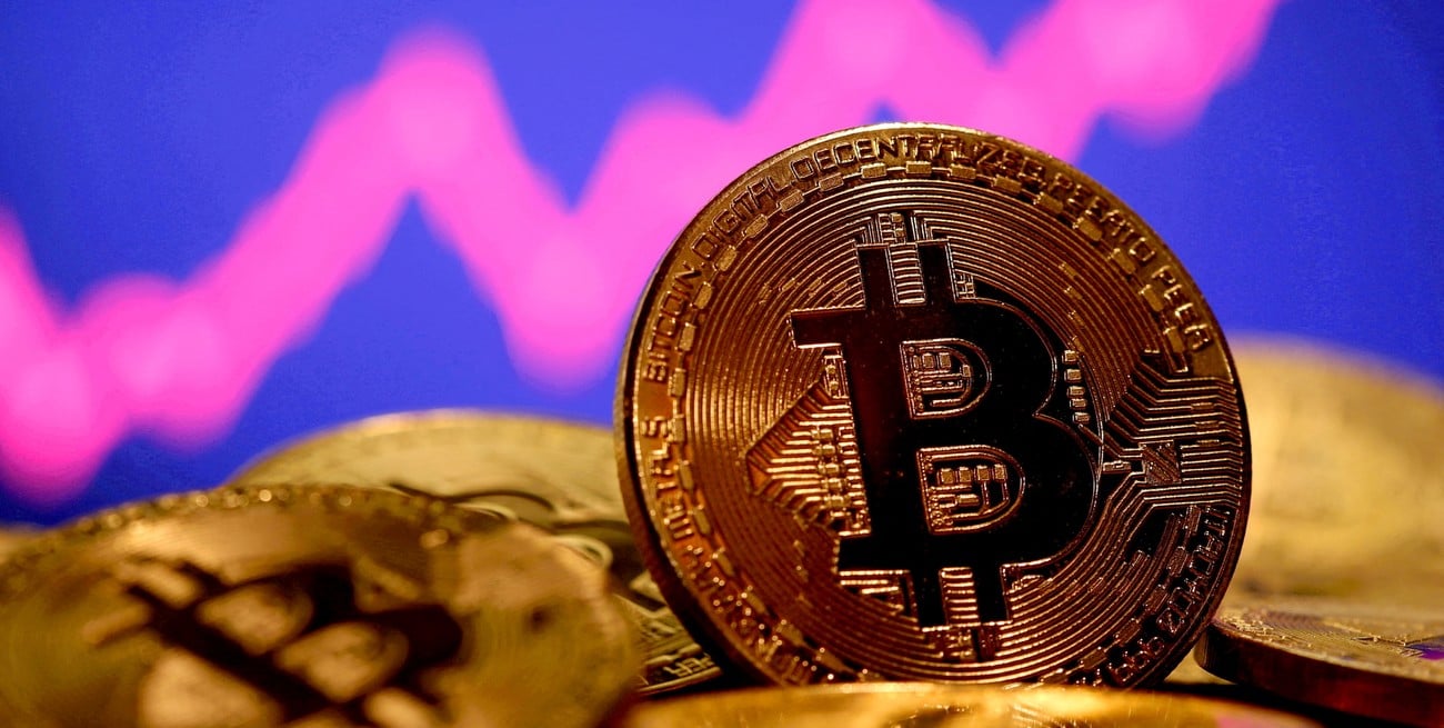El Bitcoin aumentó un 20%  y alcanzó los 30.000 dólares