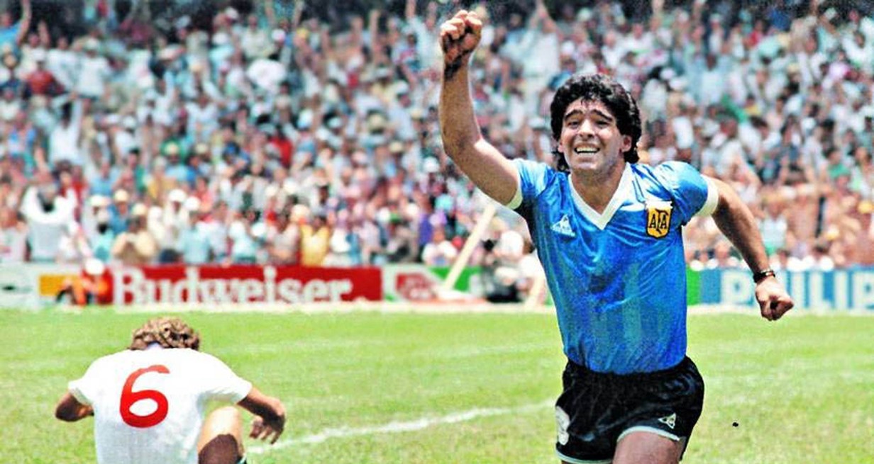FIFA compartió imágenes inéditas de Maradona en el vestuario luego de ...