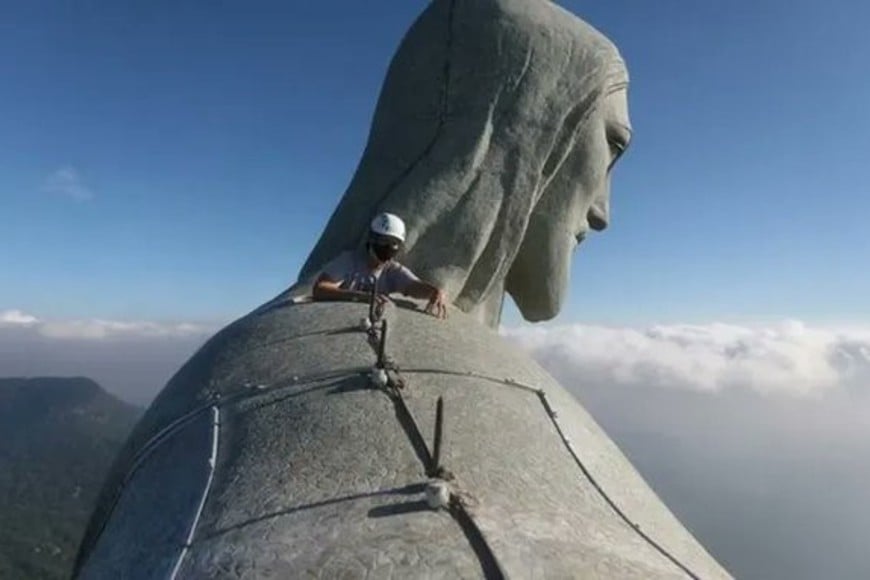 Restaurador del monumento y también su guardián.