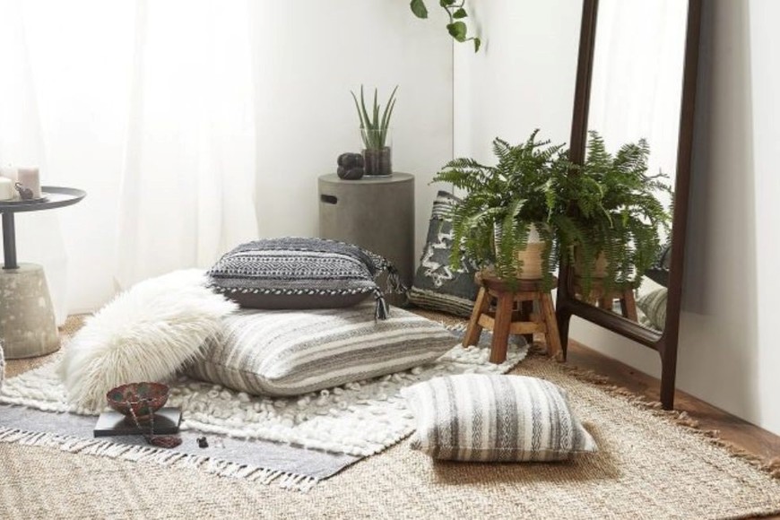 Al aplicar estos consejos, crearás un dormitorio que te invitará a desconectar, a descansar y a disfrutar de la calma.