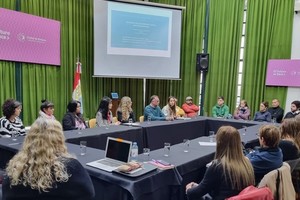 El turismo necesita del espacio físico para desenvolverse y sustentarse, y su desarrollo a través de las organizaciones, conlleva impactos positivos y negativos en el ambiente sobre el cual se asienta.