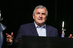 El gobernador jujeño volvió a apuntar contra los máximos dirigentes del peronismo por los severos incidentes en su provincia.