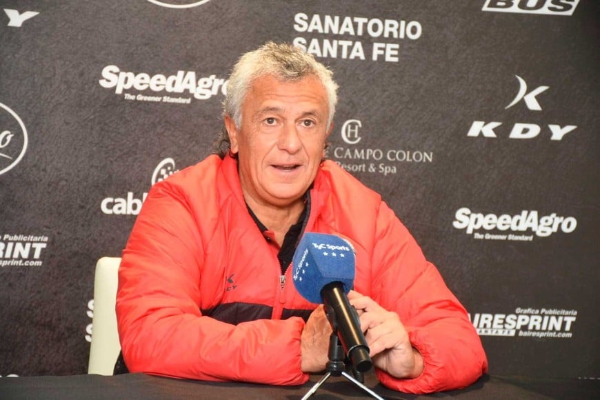 El entrenador rojinegro, "Pipo" Gorosito. Crédito: Guillermo Di Salvatore