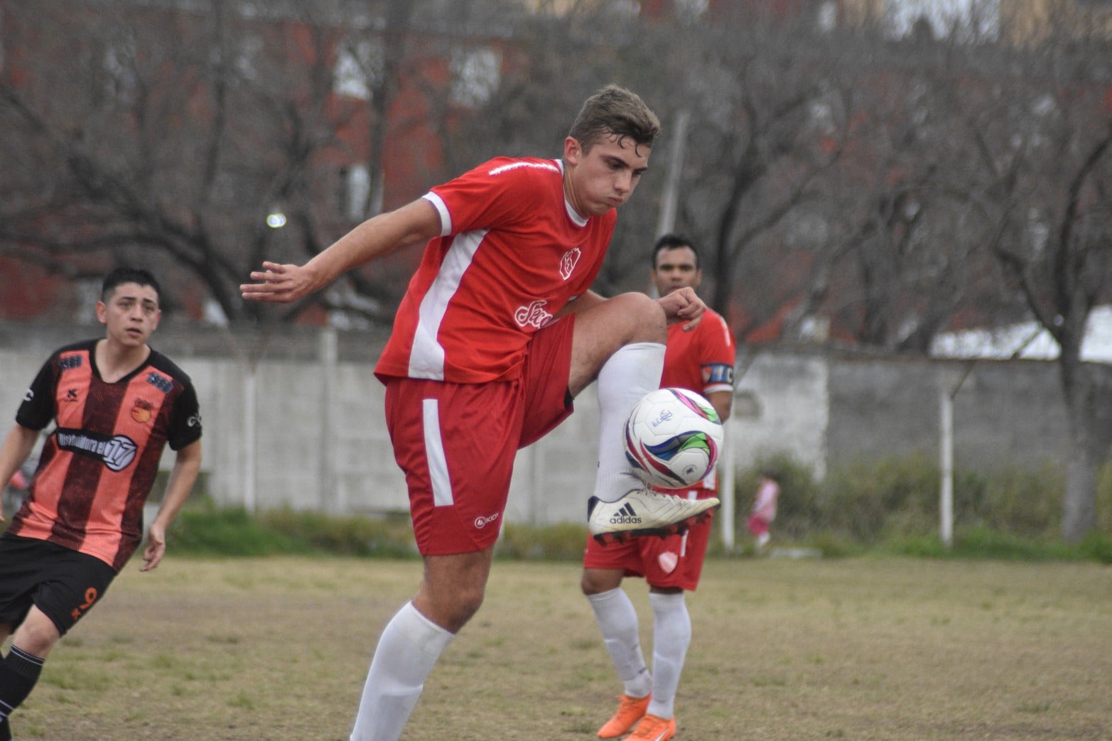 Las Flores II 1 -Independiente Santo Tomé 2. Foto: Luis Cetraro