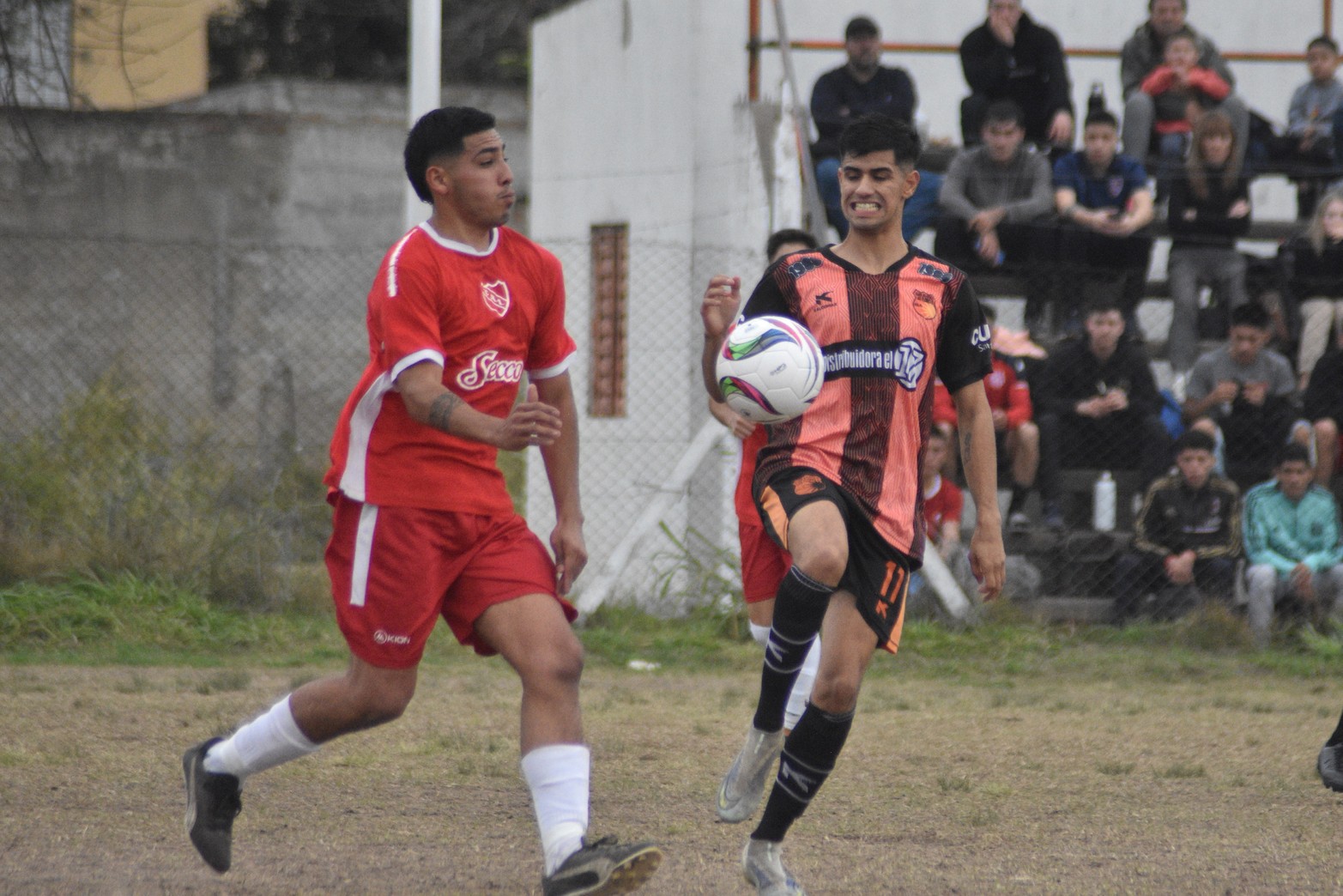 Las Flores II 1 -Independiente Santo Tomé 2. Foto: Luis Cetraro