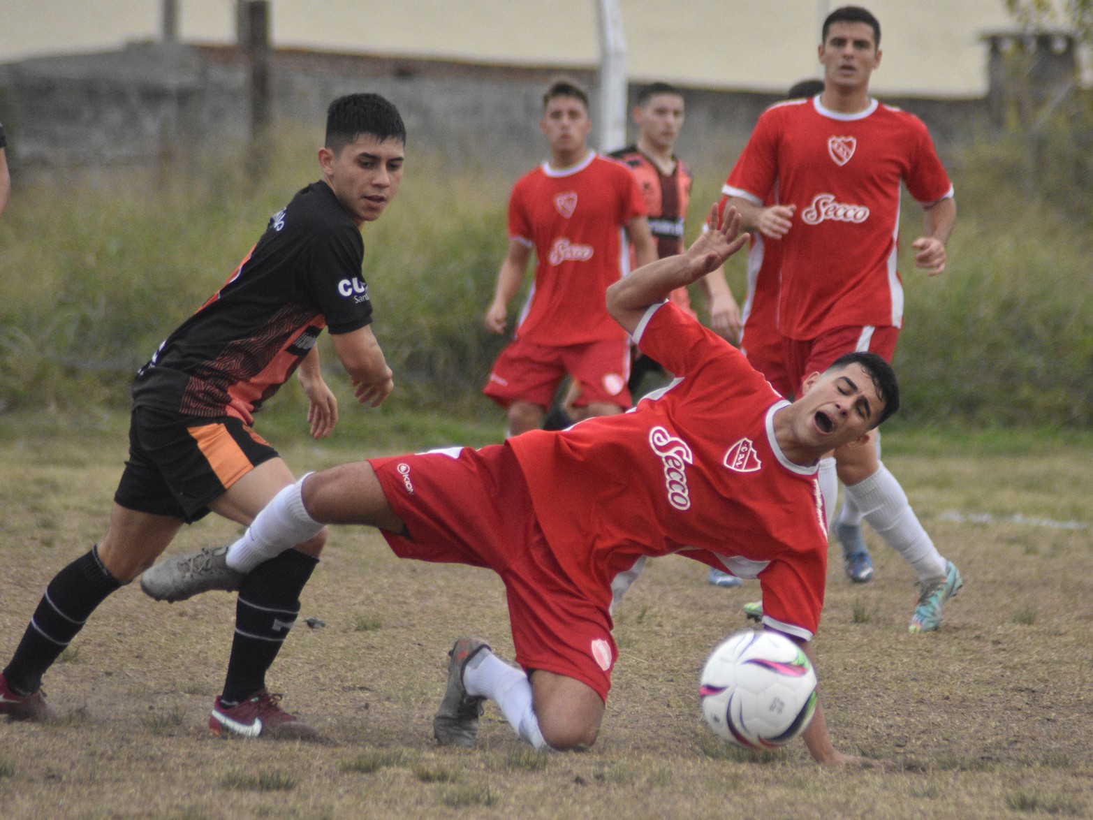 Las Flores II 1 -Independiente Santo Tomé 2. Foto: Luis Cetraro