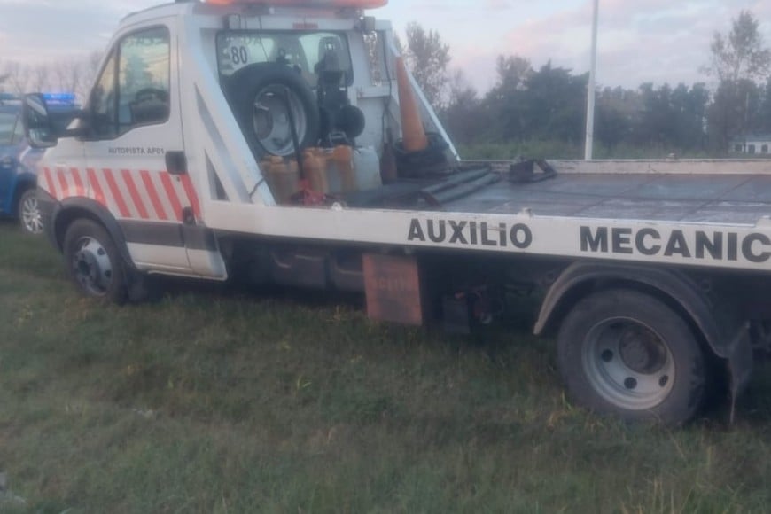 Personal de auxilio mecánico intervino en el accidente.