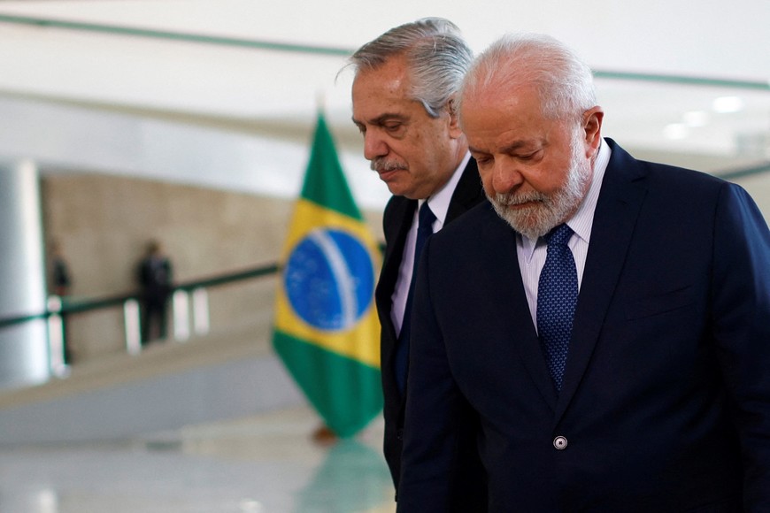 Argentina's President Alberto Fernandez and Brazil's President Luiz Inacio Lula da Silva walk before a meeting at the Planalto Palace in Brasilia, Brazil, June 26, 2023. REUTERS/Adriano Machado