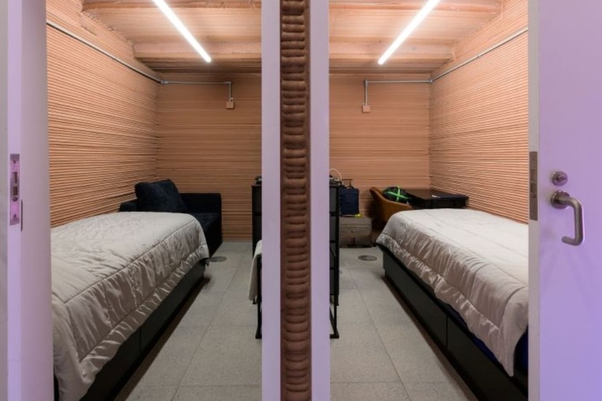 Las habitaciones de los cuatro tripulantes,