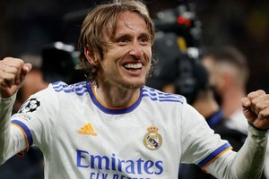 Modric renovó con el Real Madrid hasta 2024.