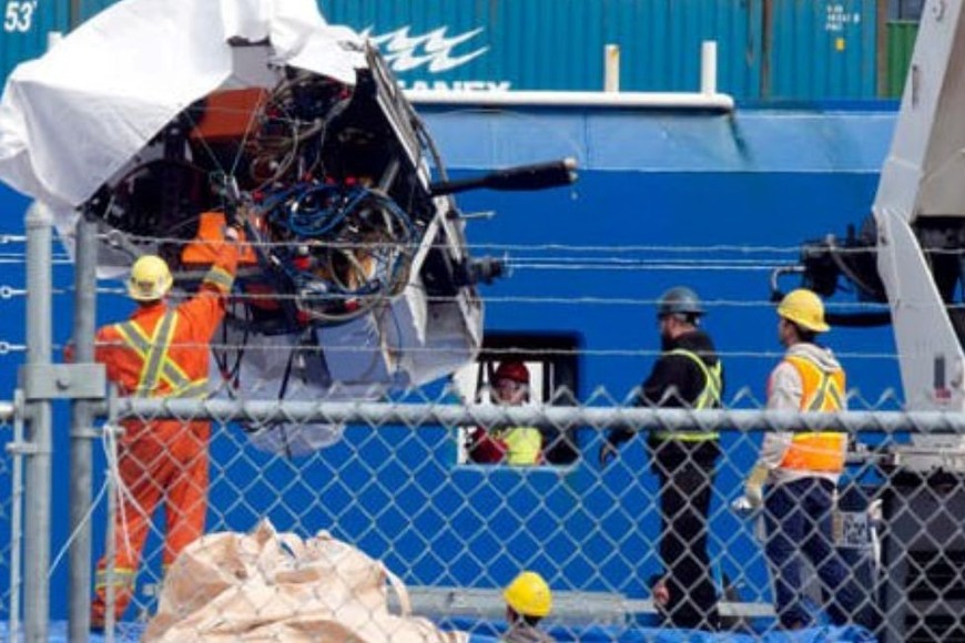 Los cuerpos de las personas a bordo se recuperaron cuando el submarino fue sacado a la superficie.