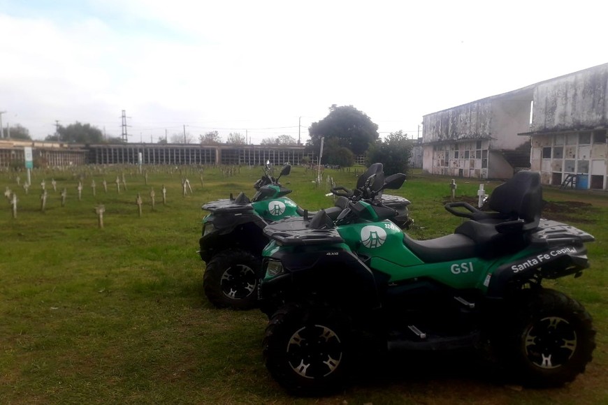 De noche. En la oscuridad actuaron quienes profanaron la necrópolis santafesina. Gentileza MCSF.